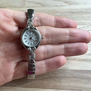 Collezio ladies silver tone expansion band dress watch NEW BATTERY